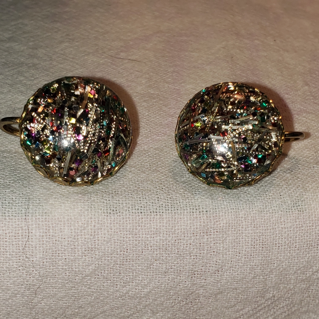 Vintage Sarah Coventry Confetti Glitter Goldtone Lucite Clip On Earrings